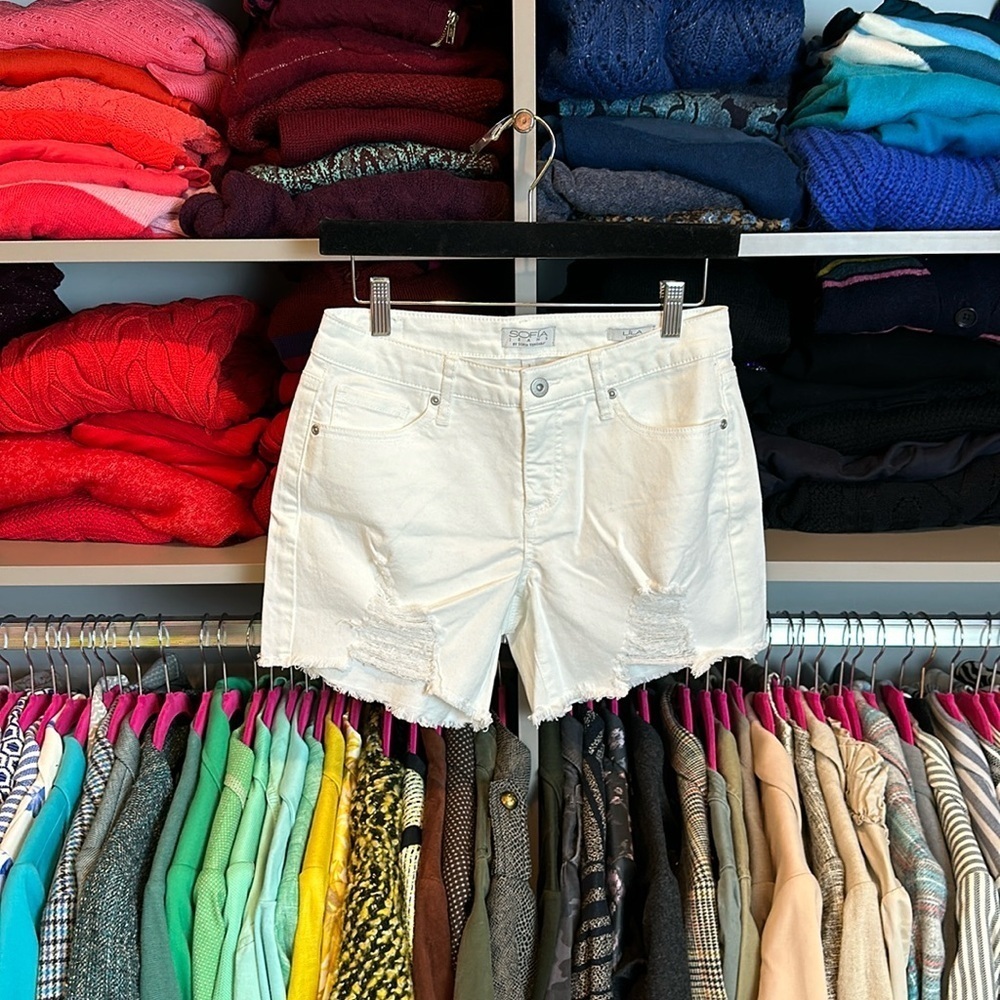 Sophia Vergera white raw hem distressed jean shorts size 2